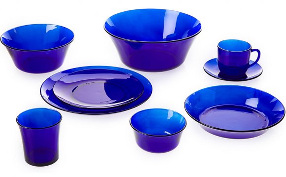 44-Pc Lys Dinnerware Set