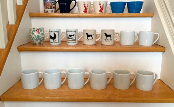 Kitchen mugs decluttering