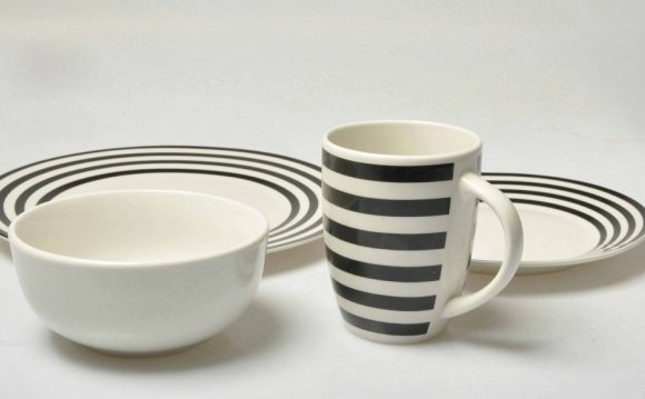 Checkered Dinnerware Sets