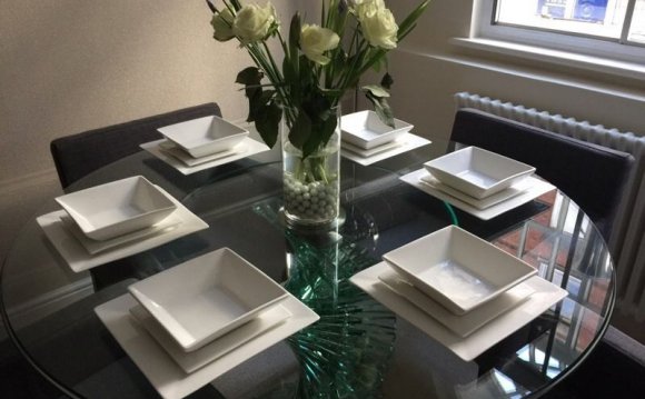 Square dinner service