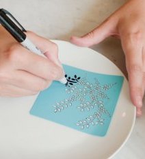 DIY Sharpie plate from The Sweetest Occasion