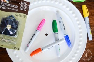 SHARPIE PAINT MARKER CLOCK- A very easy and fun clock make with your imagination and sharpie paint markers!